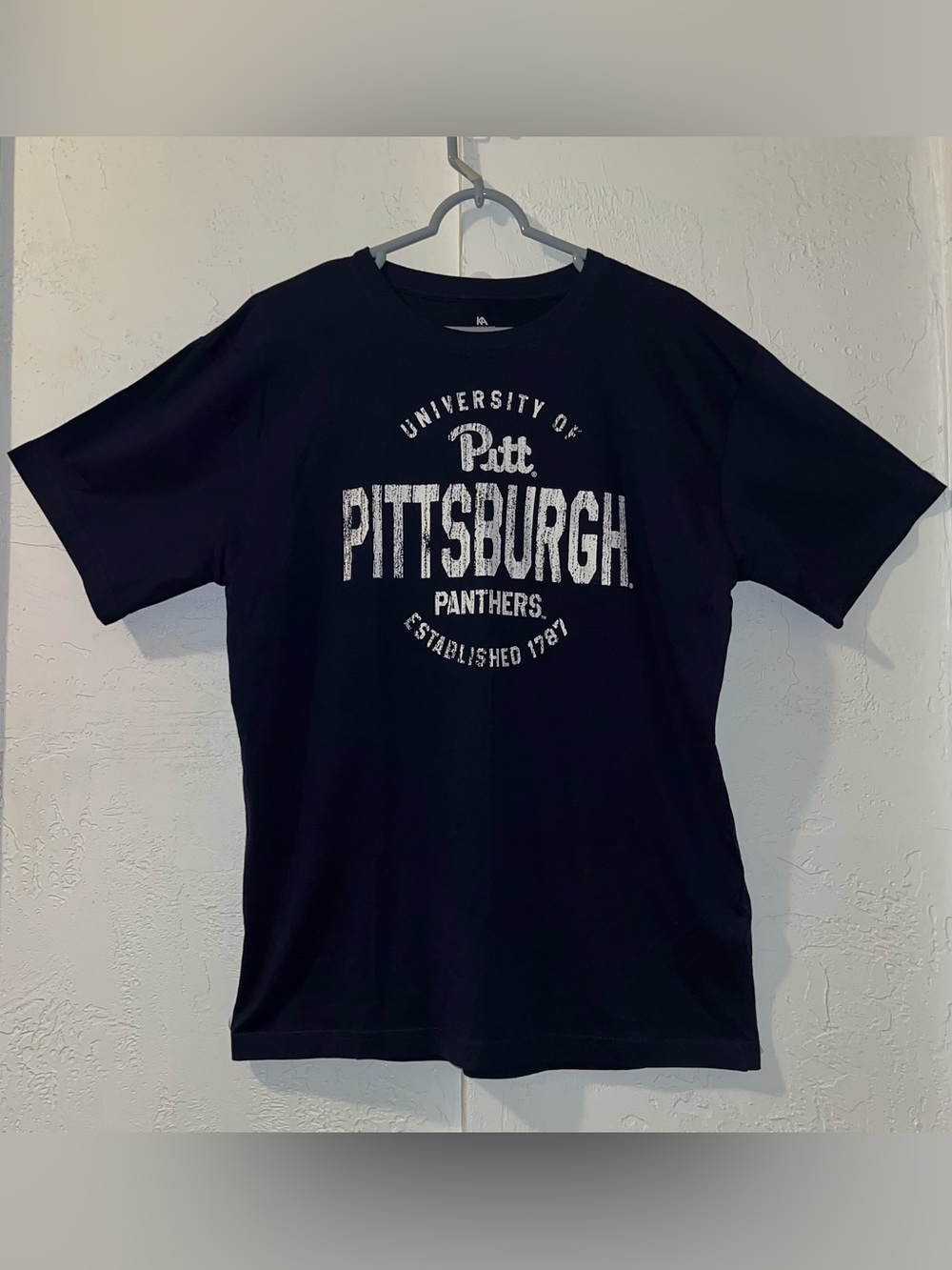 Navy Blue Men’s University of Pittsburgh Panthers T-shirt Distressed White Print